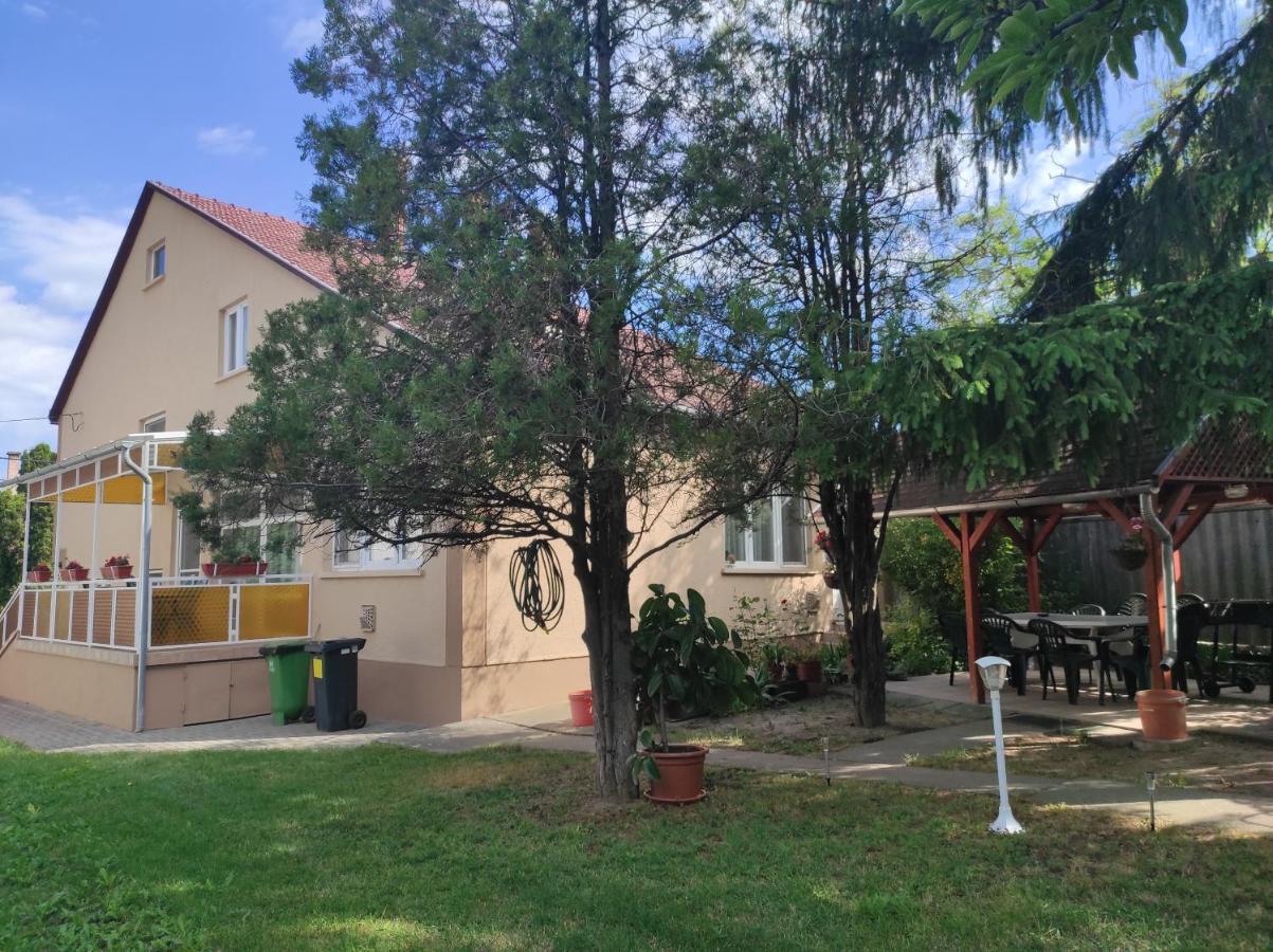 Kovacs Vendeghaz Apartment Hajduszoboszlo Ngoại thất bức ảnh